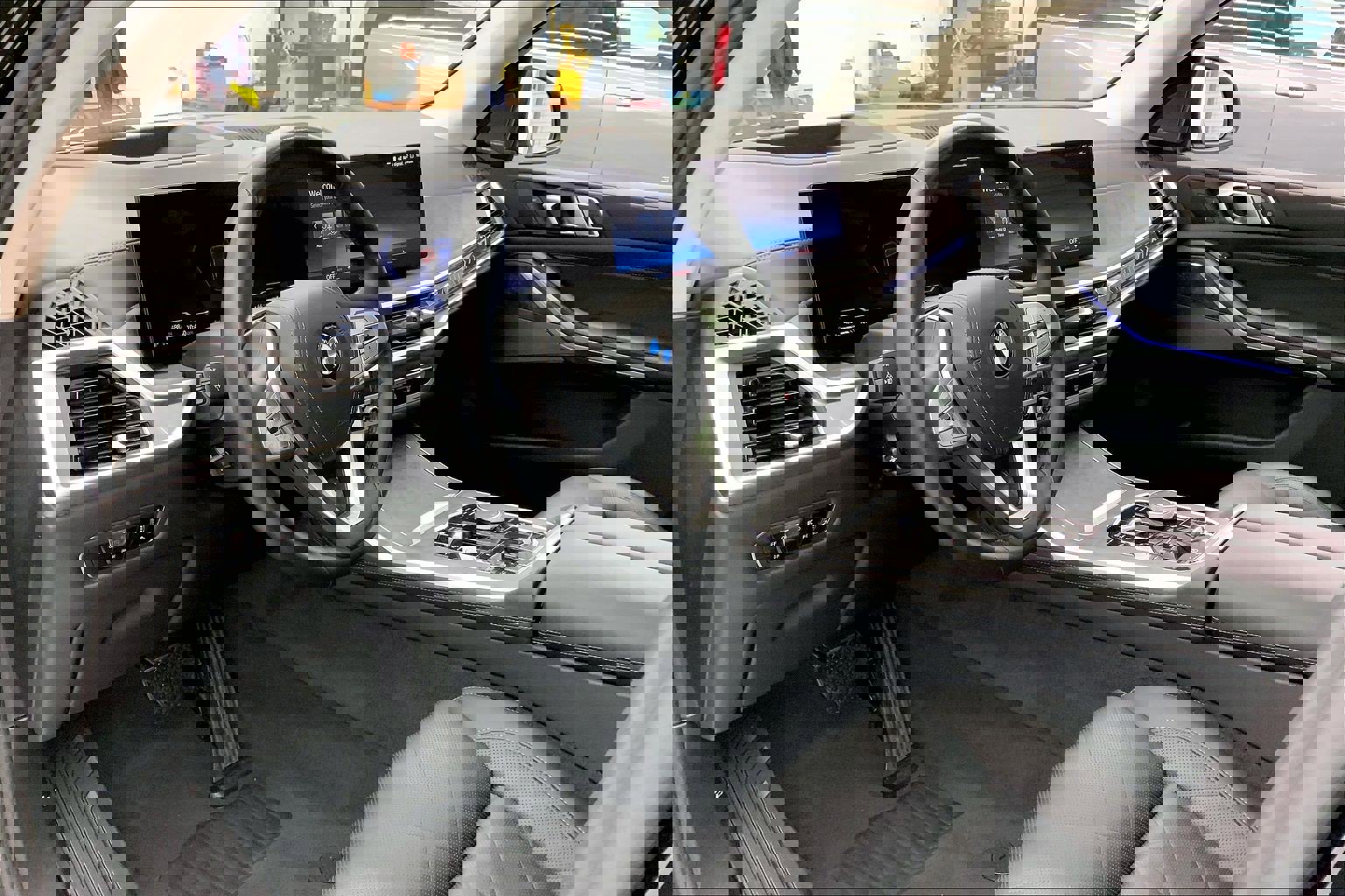 Certified 2023 BMW X7 xDrive40i w/ Premium Package AWD/4WD image 3