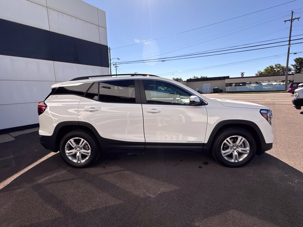 Used 2024 GMC Terrain SLE AWD/4WD image 8