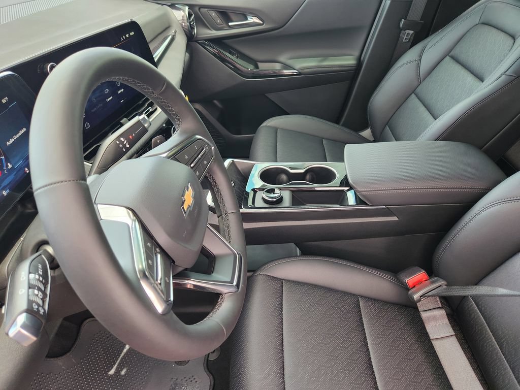 New 2026 Chevrolet Equinox LT w/ Convenience Package II FWD image 9