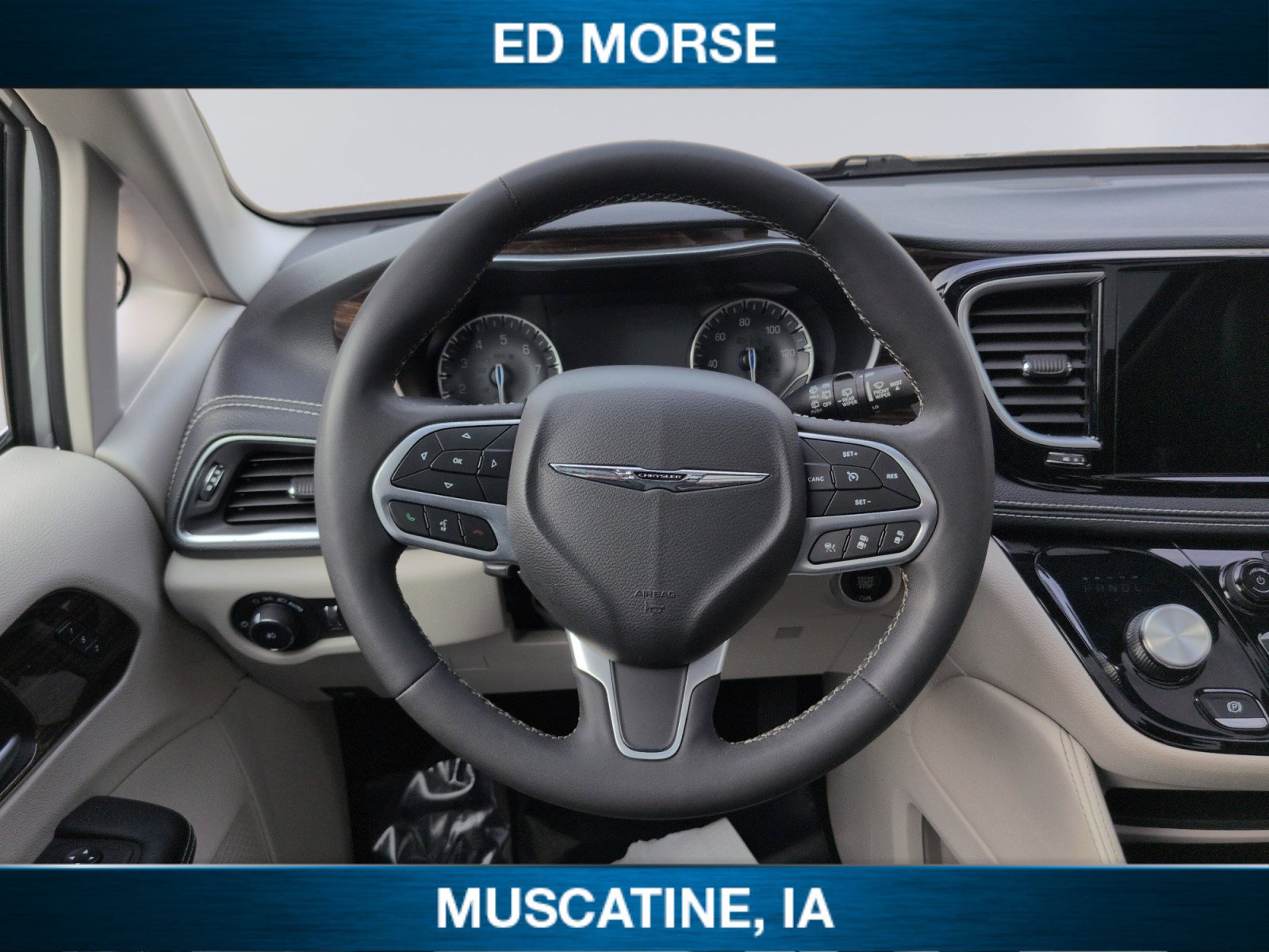Used 2023 Chrysler Pacifica Limited FWD image 12