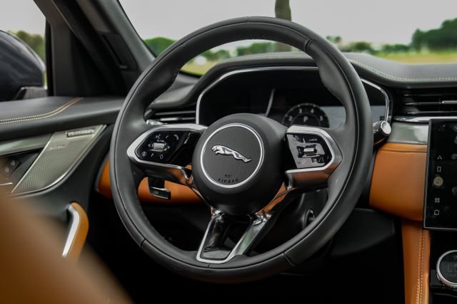 Used 2026 Jaguar F-PACE R-Dynamic S AWD/4WD image 20