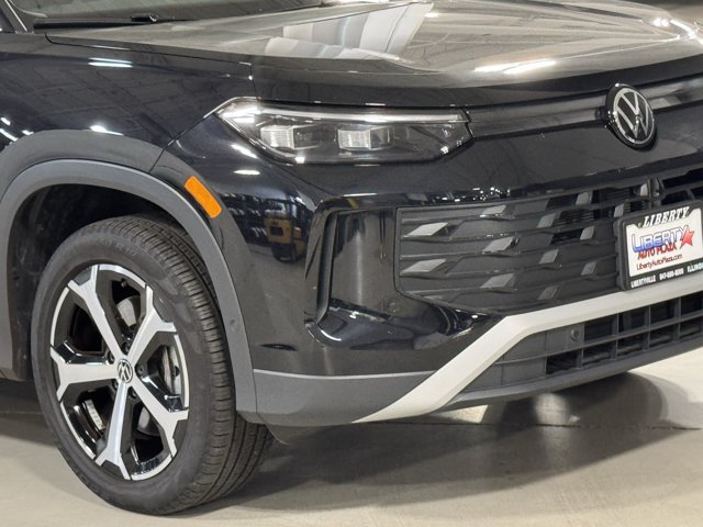Used 2026 Volkswagen Tiguan SE AWD/4WD image 3