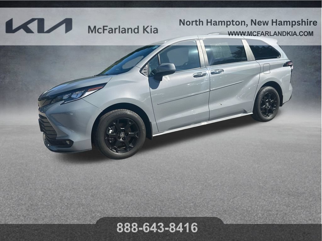 Used 2025 Toyota Sienna XLE Woodland Edition AWD/4WD image 3