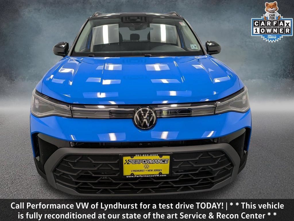 Used 2025 Volkswagen Taos SE AWD/4WD image 2