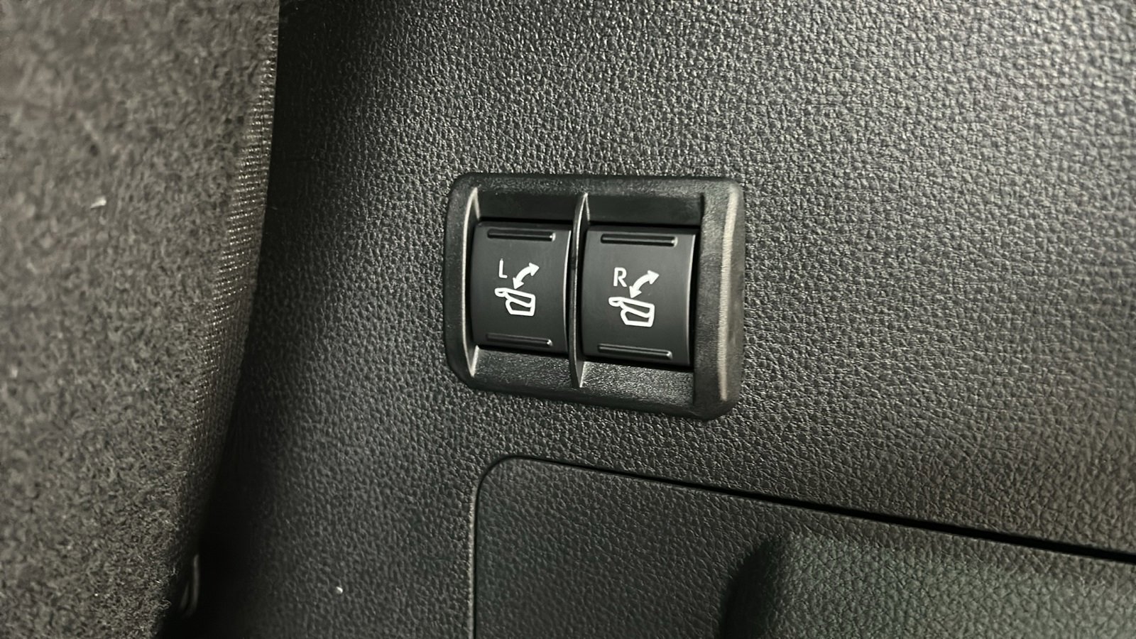 Used 2025 Toyota Sequoia Platinum image 19