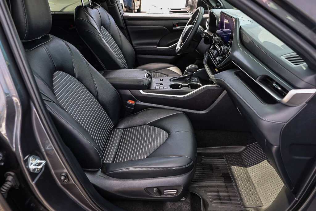 Certified 2024 Toyota Highlander XSE FWD image 10