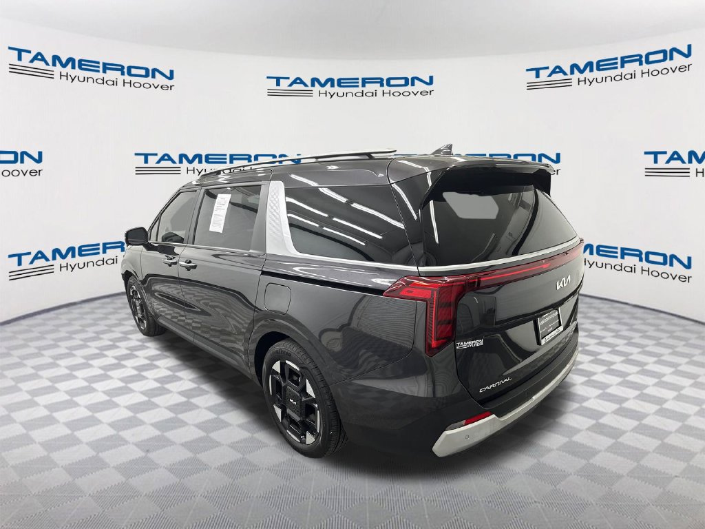 Used 2025 Kia Carnival EX FWD image 3