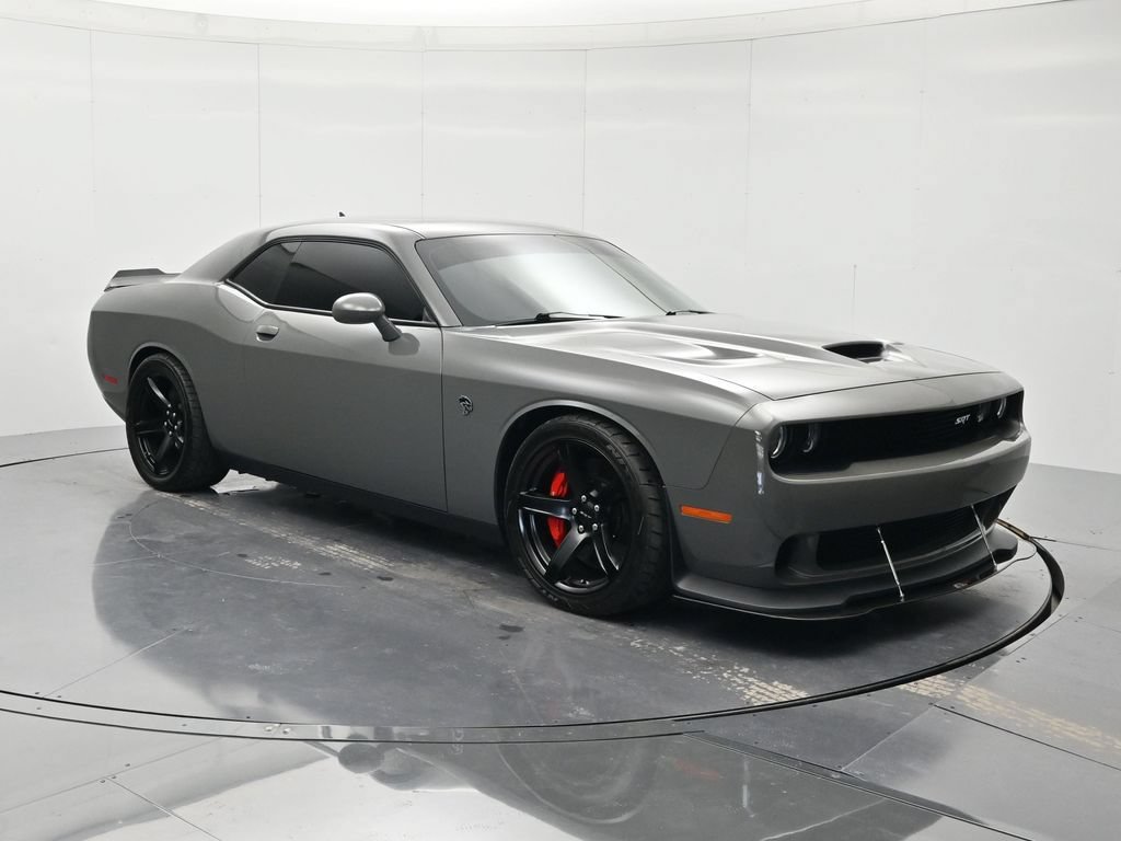 Used 2017 Dodge Challenger SRT Hellcat RWD image 3