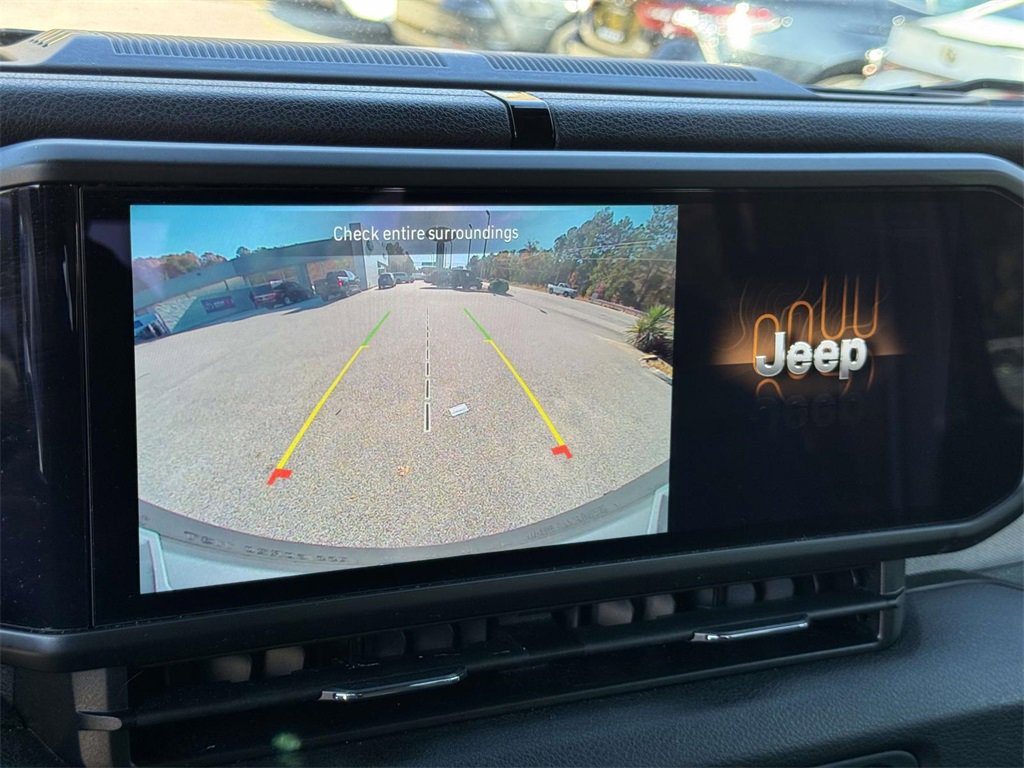 Used 2024 Jeep Wrangler Unlimited image 4