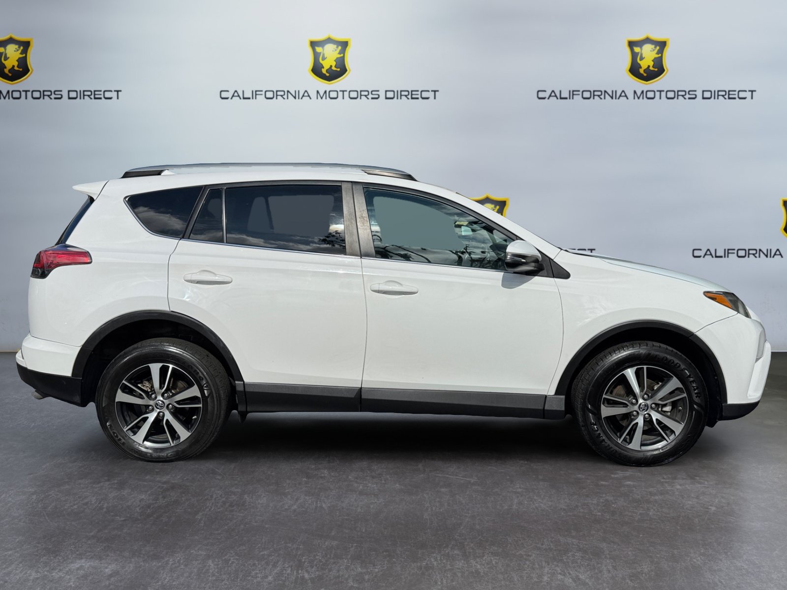 Used 2017 Toyota RAV4 XLE w/ Carpet Mat Package AWD/4WD image 6