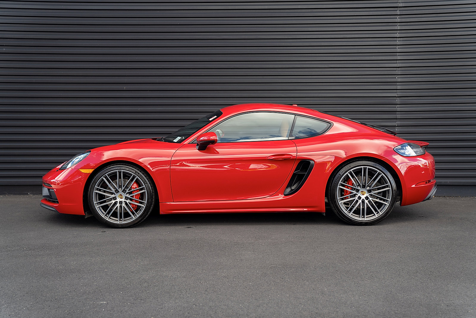 Used 2023 Porsche 718 Cayman GTS image 2
