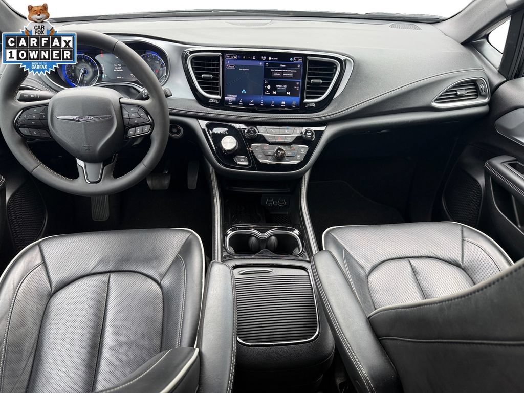 Certified 2025 Chrysler Pacifica Limited FWD image 11