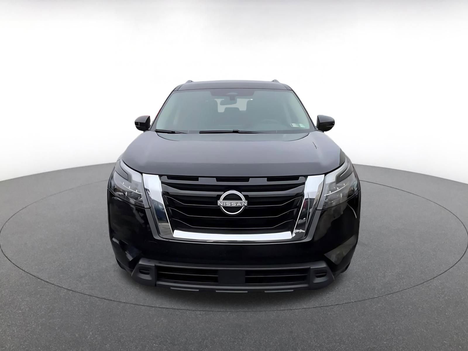 Used 2025 Nissan Pathfinder SV image 4