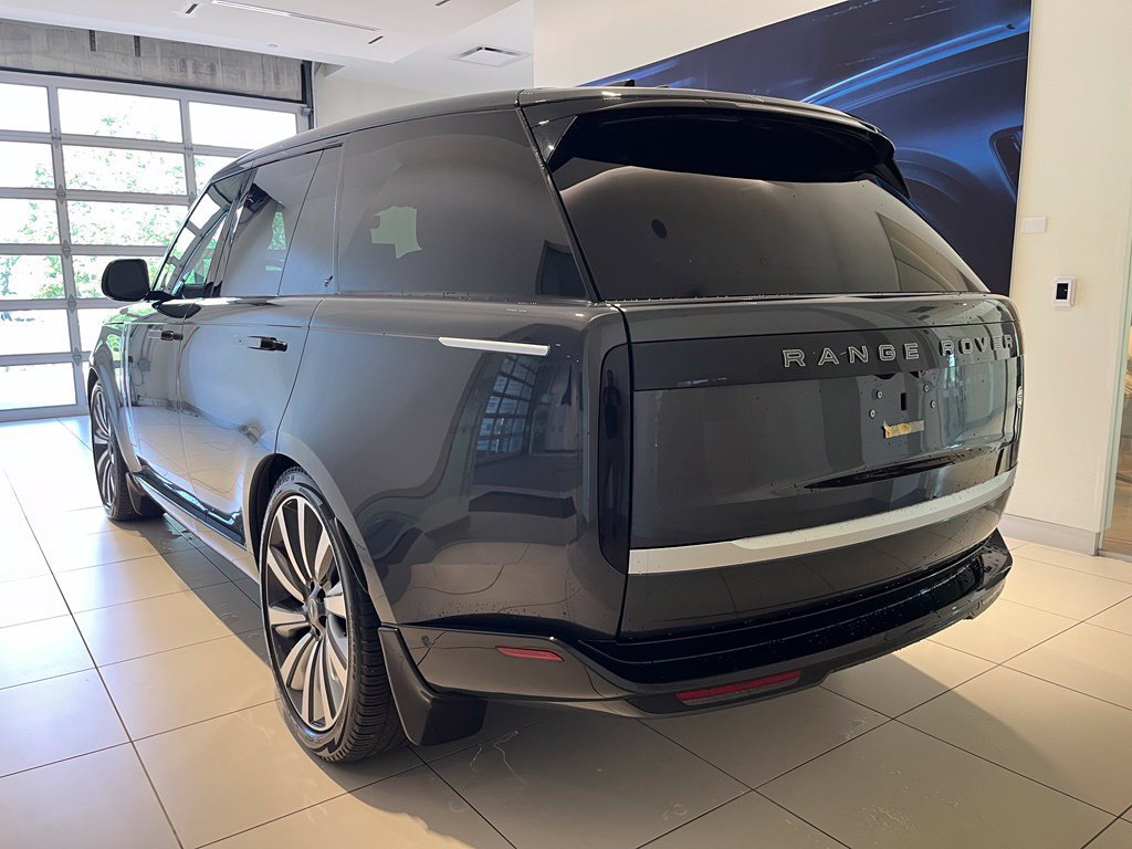 Used 2024 Land Rover Range Rover SV AWD/4WD image 7