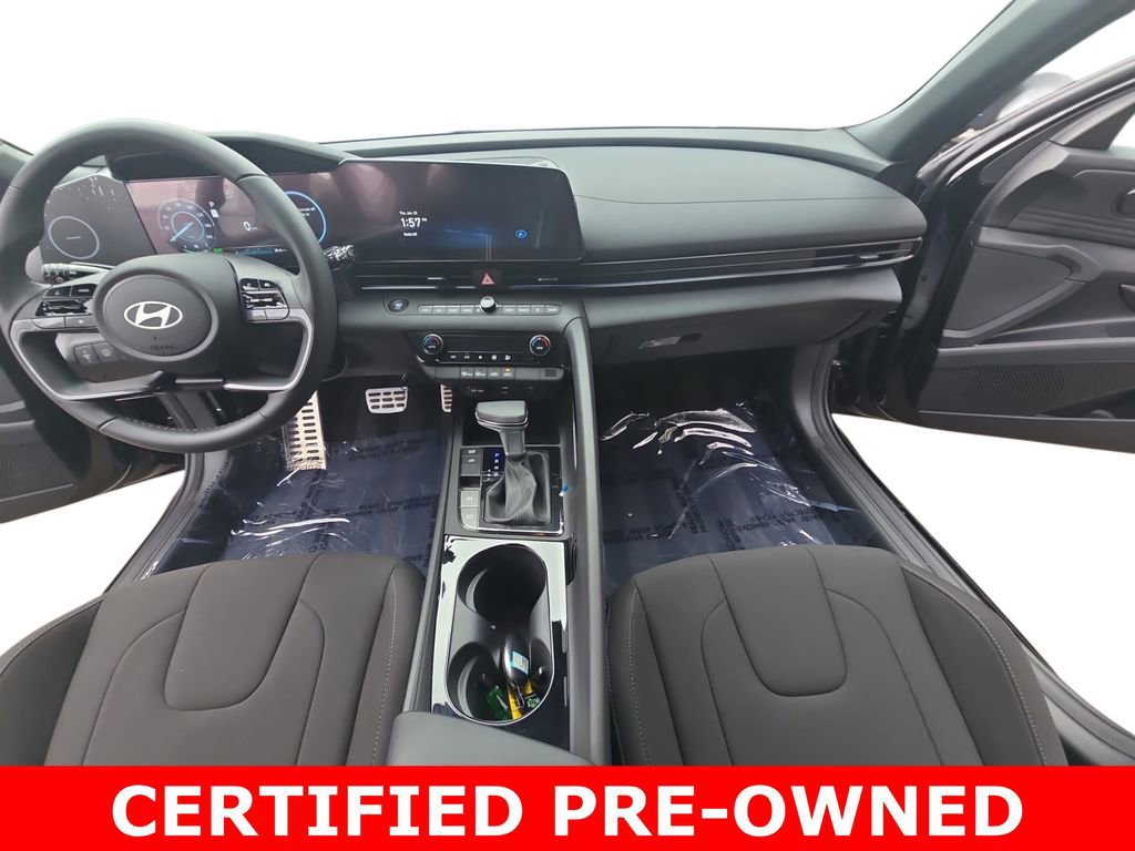 Certified 2025 Hyundai Elantra SEL image 9