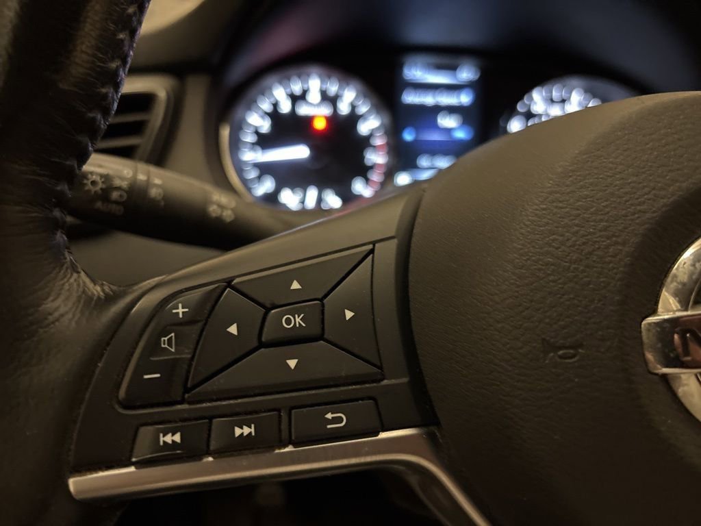 Used 2017 Nissan Rogue SL w/ SL Premium Package image 7