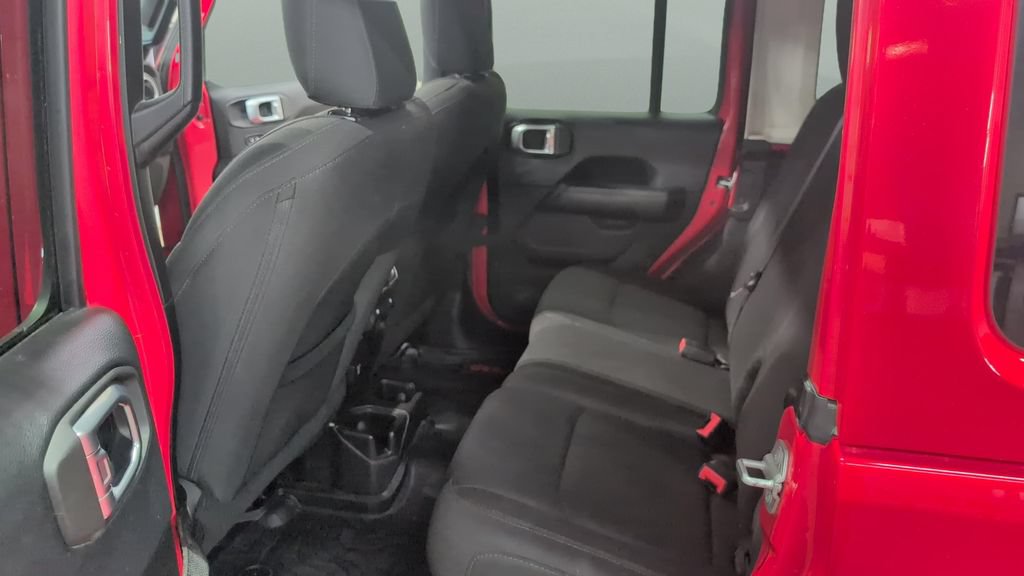 Used 2018 Jeep Wrangler Unlimited Sahara w/ Uconnect 4C Nav & Sound Group AWD/4WD image 19