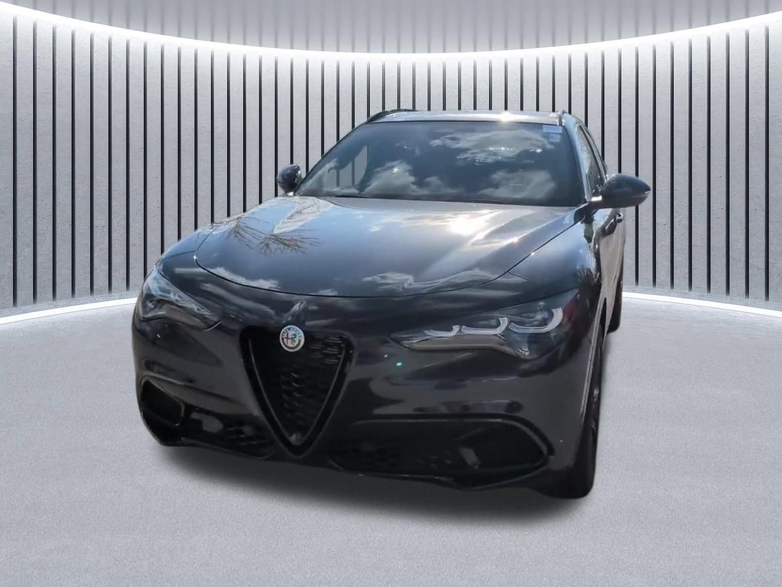 Used 2025 Alfa Romeo Stelvio Sprint AWD/4WD image 17