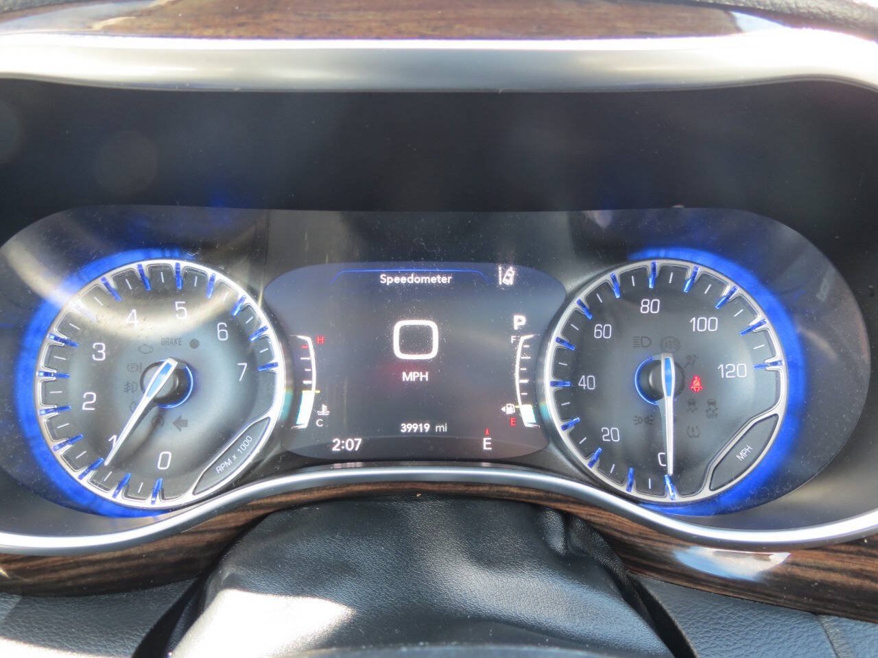 Used 2024 Chrysler Pacifica Limited w/ Trailer Tow Group FWD image 12