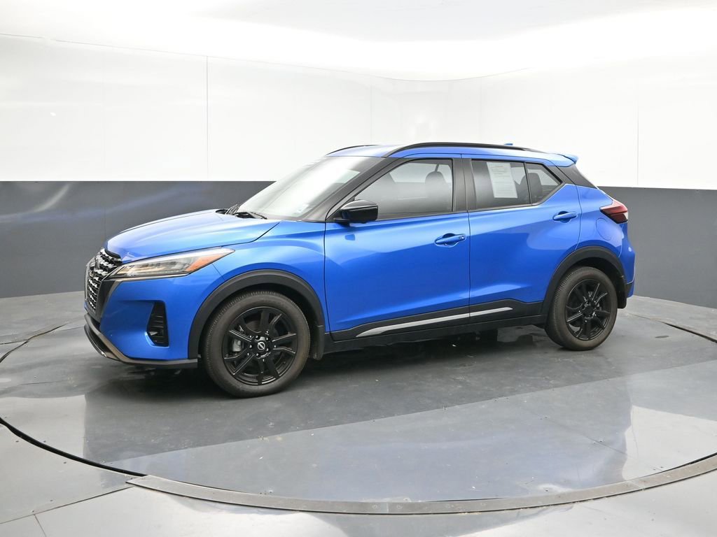 Used 2023 Nissan Kicks SR image 2
