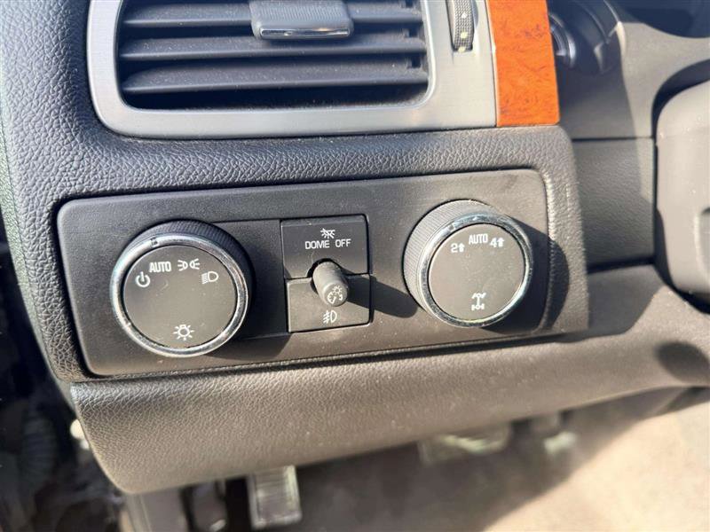 Used 2012 Chevrolet Suburban LT w/ Luxury Package image 27