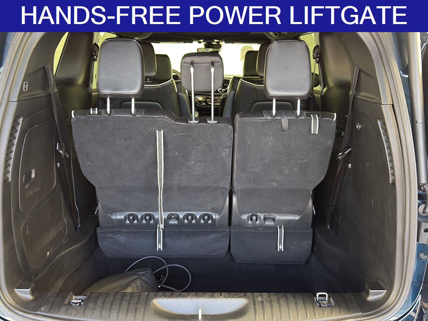 Used 2025 Chrysler Pacifica Premium image 10