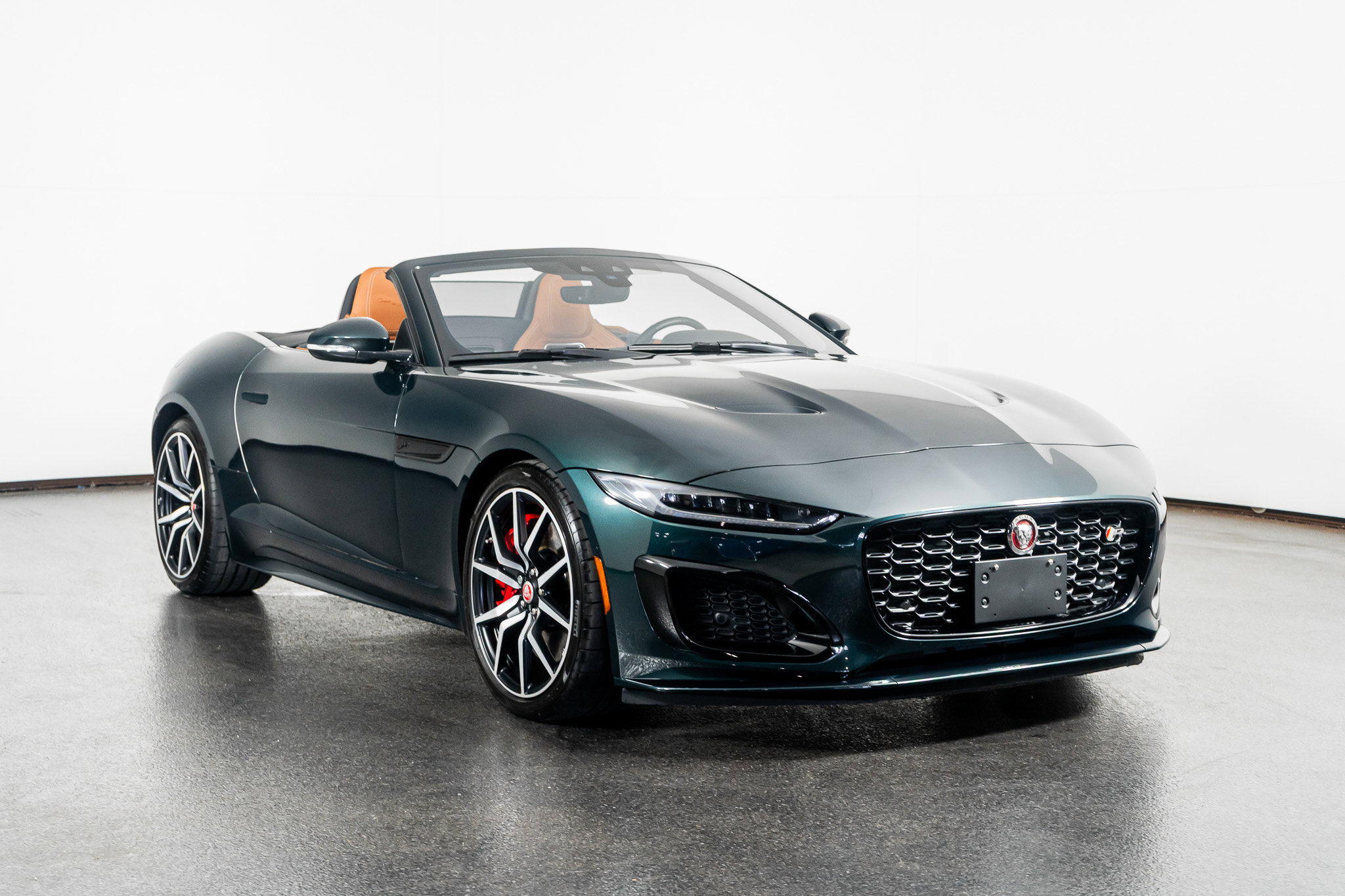Used 2023 Jaguar F-TYPE R image 6
