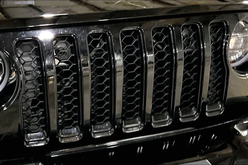 Used 2022 Jeep Gladiator Overland image 11