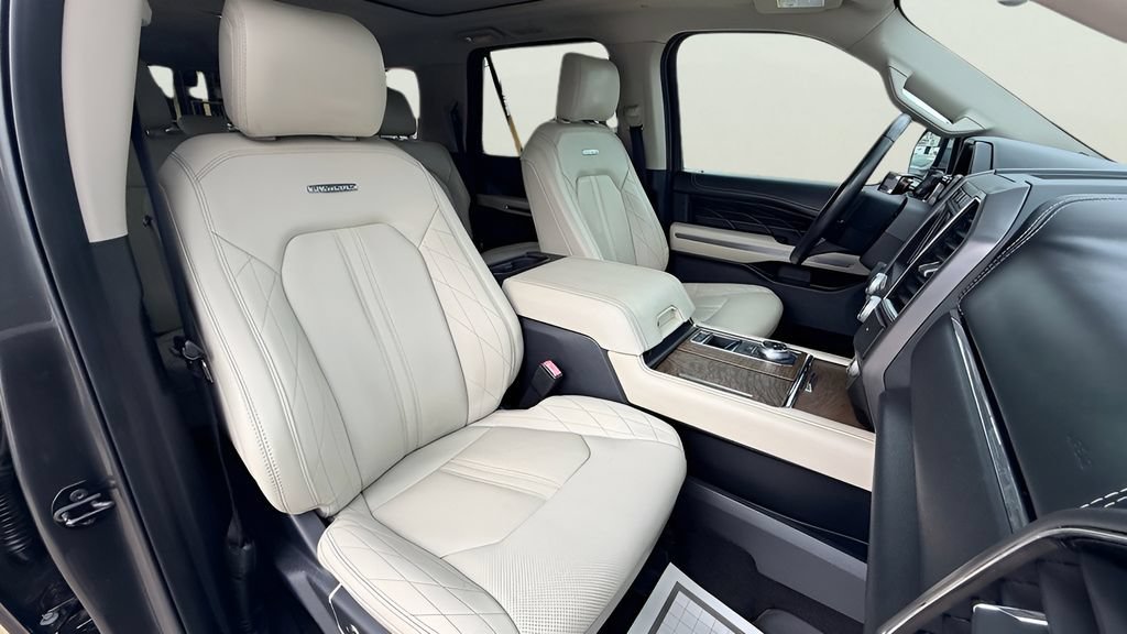 Used 2021 Ford Expedition Max Platinum RWD image 2