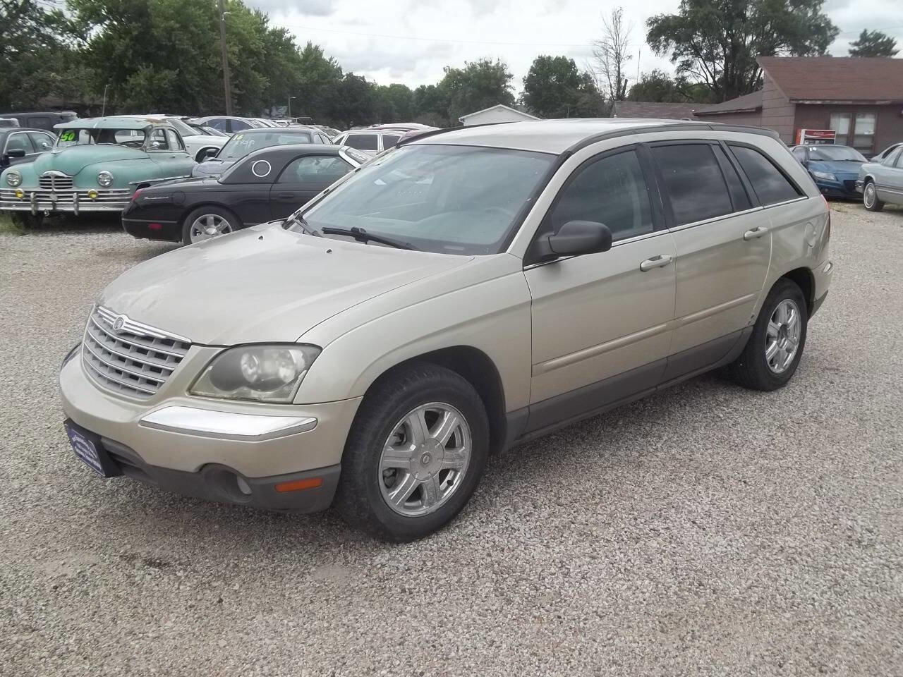 Used 2005 Chrysler Pacifica Touring image 2