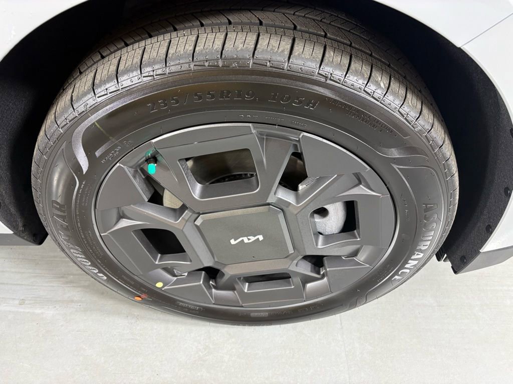 New 2026 Kia Carnival EX image 11