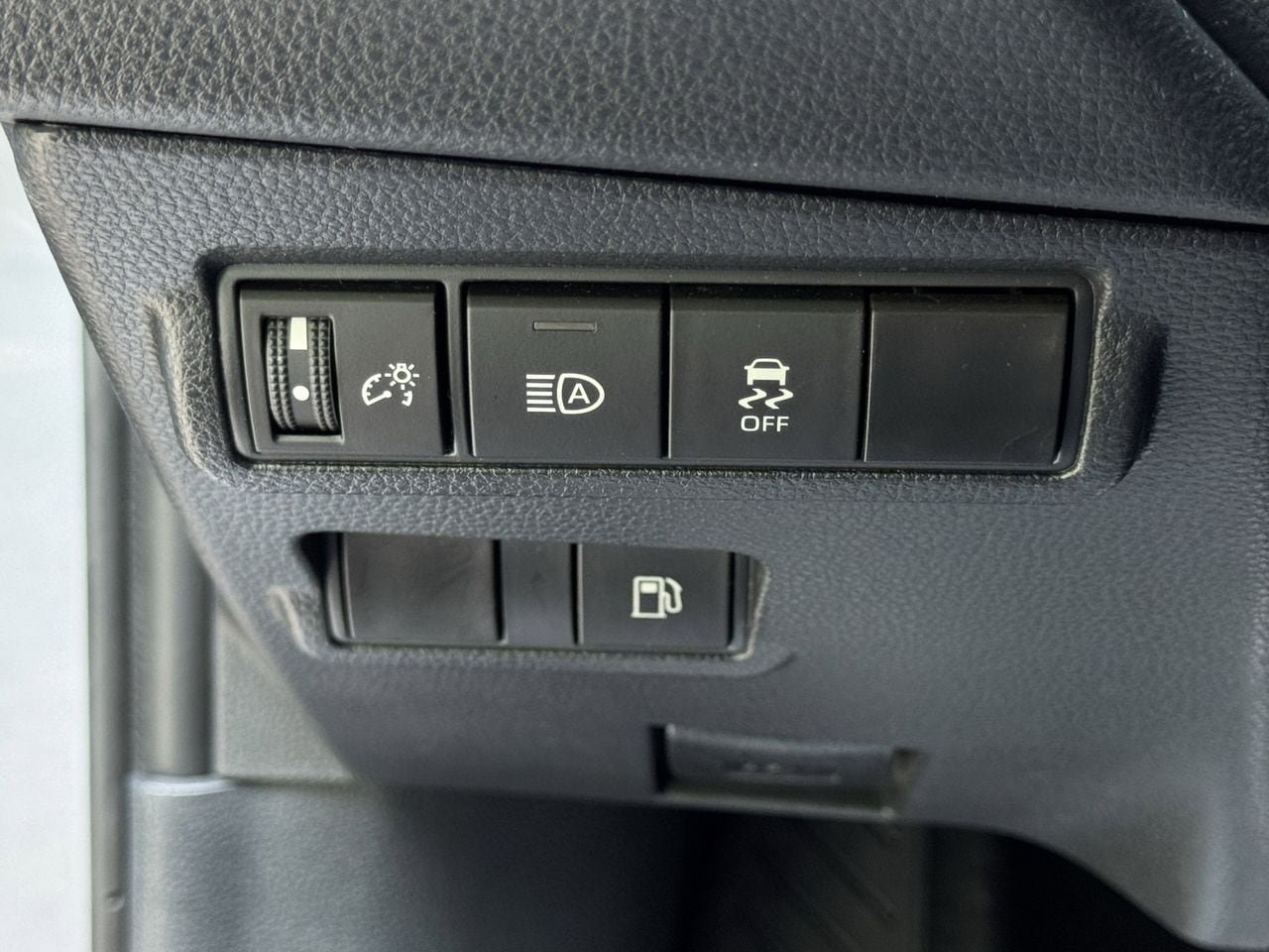 Used 2024 Toyota Corolla Cross AWD Hybrid image 22