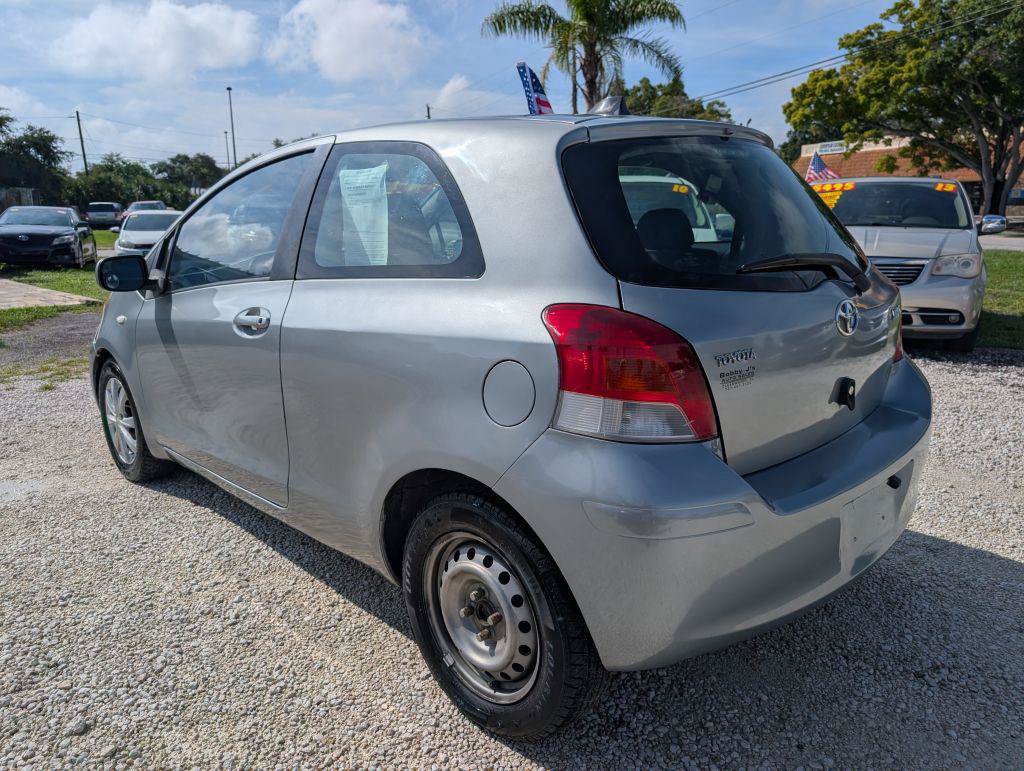 Used 2009 Toyota Yaris 2-Door Hatchback FWD image 7