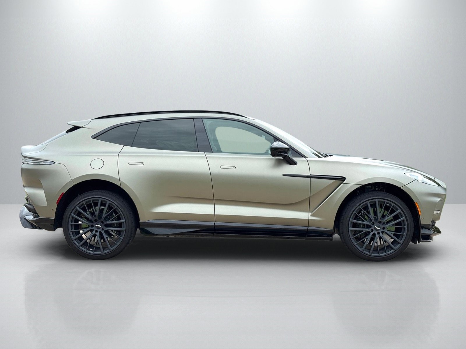 Used 2024 Aston Martin DBX 707 image 9