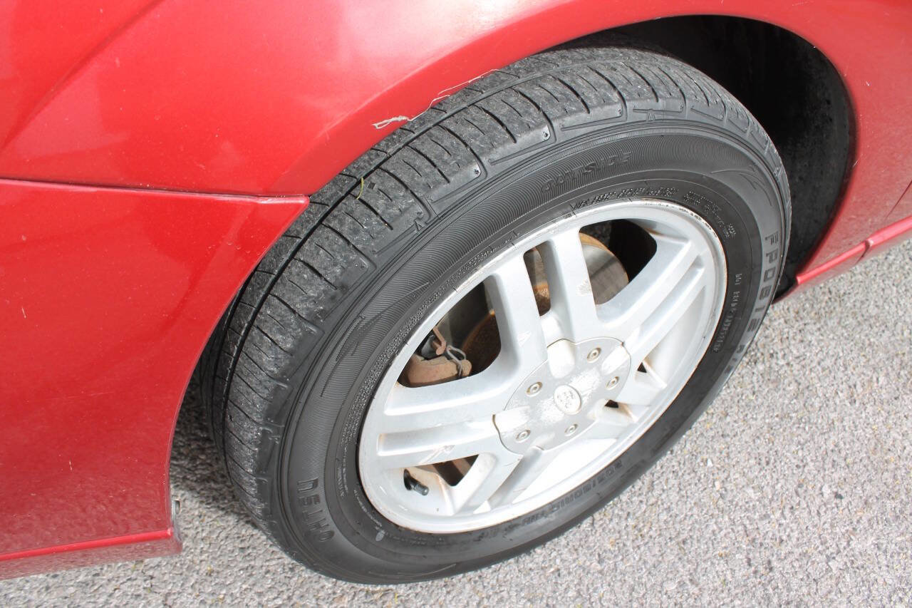 Used 2003 Ford Focus SE FWD image 10