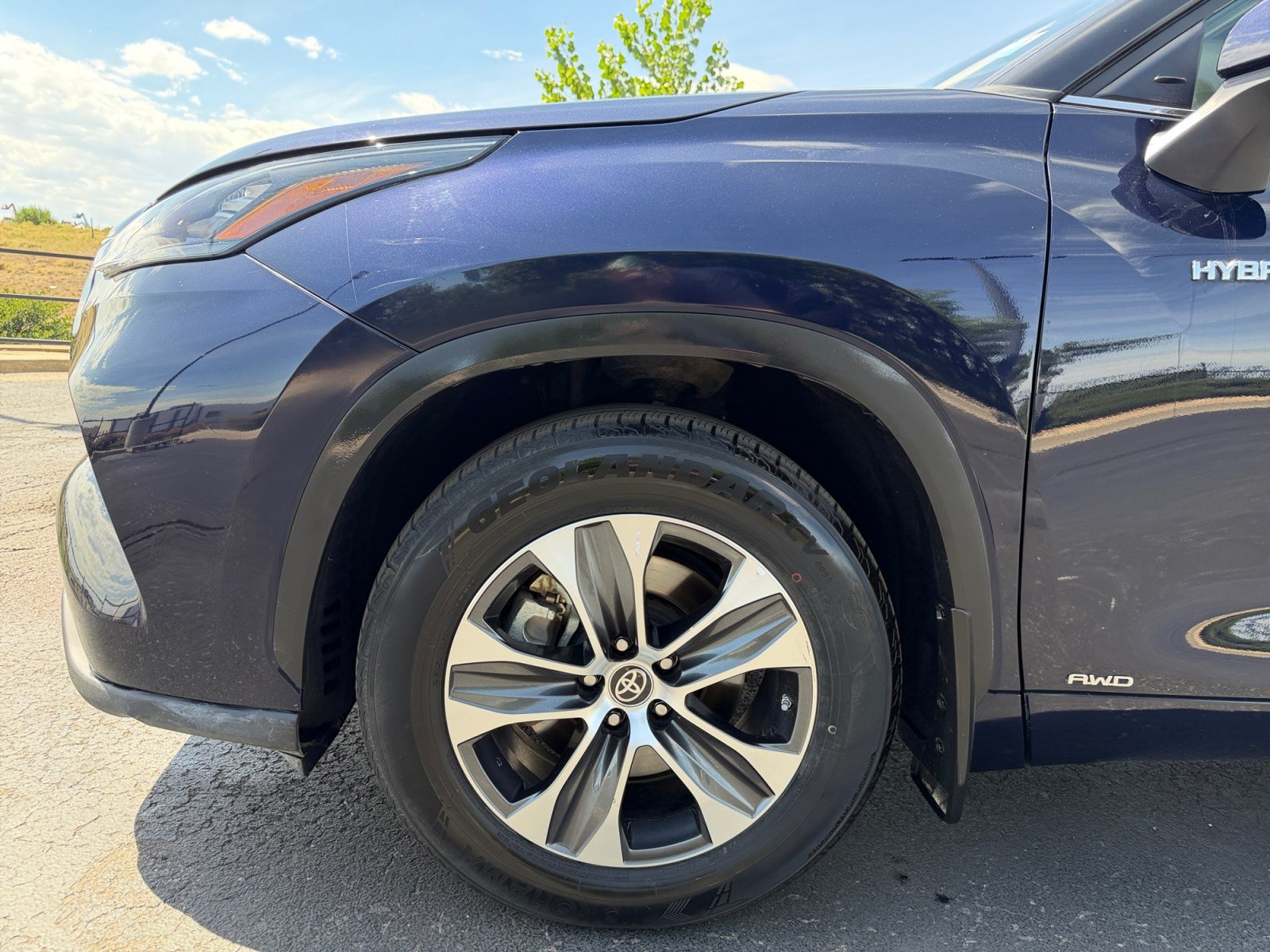 Used 2020 Toyota Highlander XLE AWD/4WD image 24