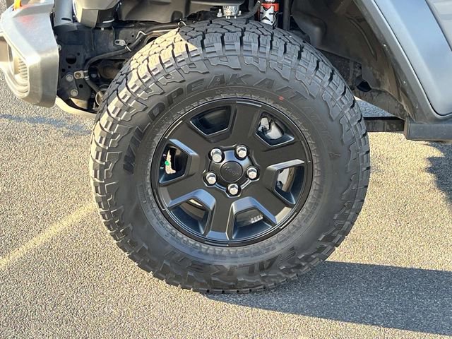 Used 2023 Jeep Gladiator Mojave w/ Safety Group AWD/4WD image 12