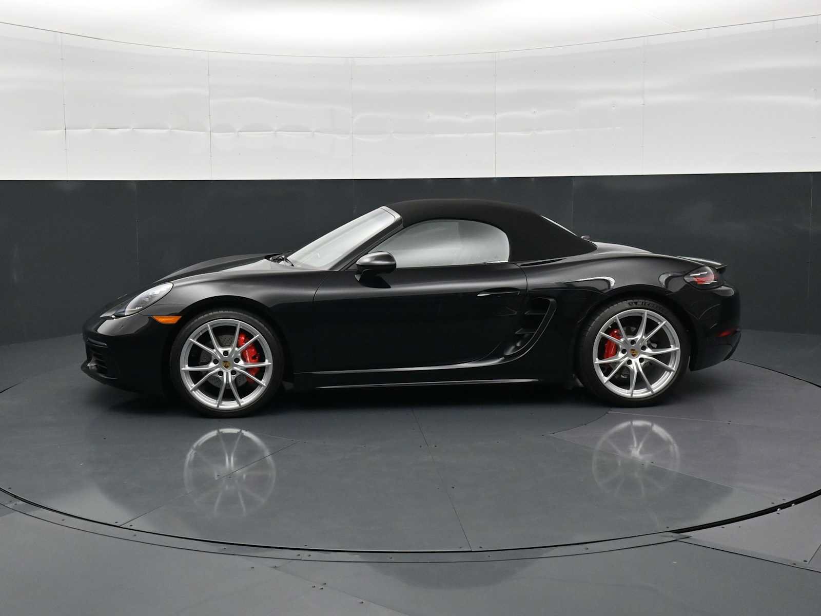 Certified 2024 Porsche 718 Boxster S RWD image 2