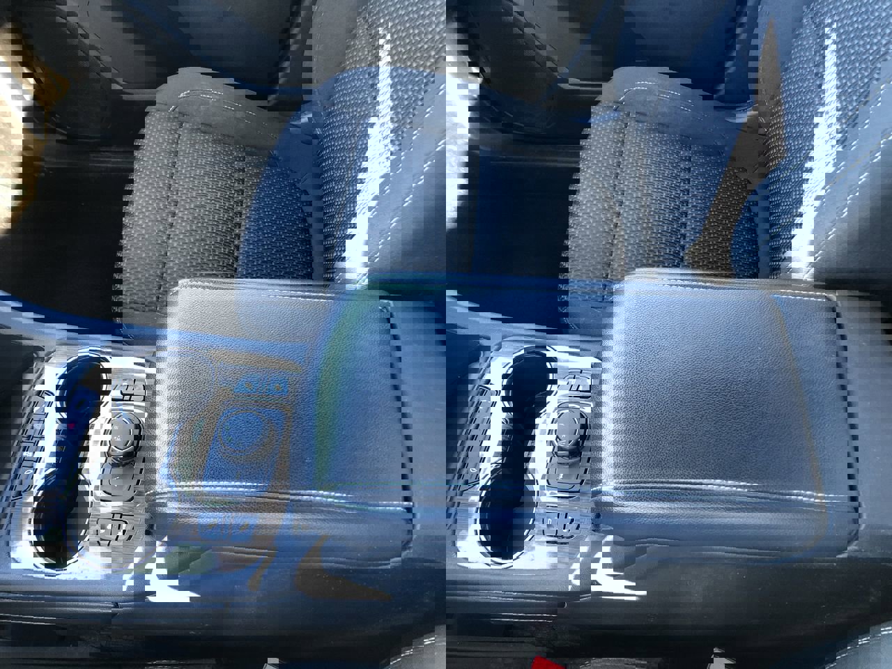 Used 2023 GMC Acadia SLE w/ Driver Convenience Package image 19