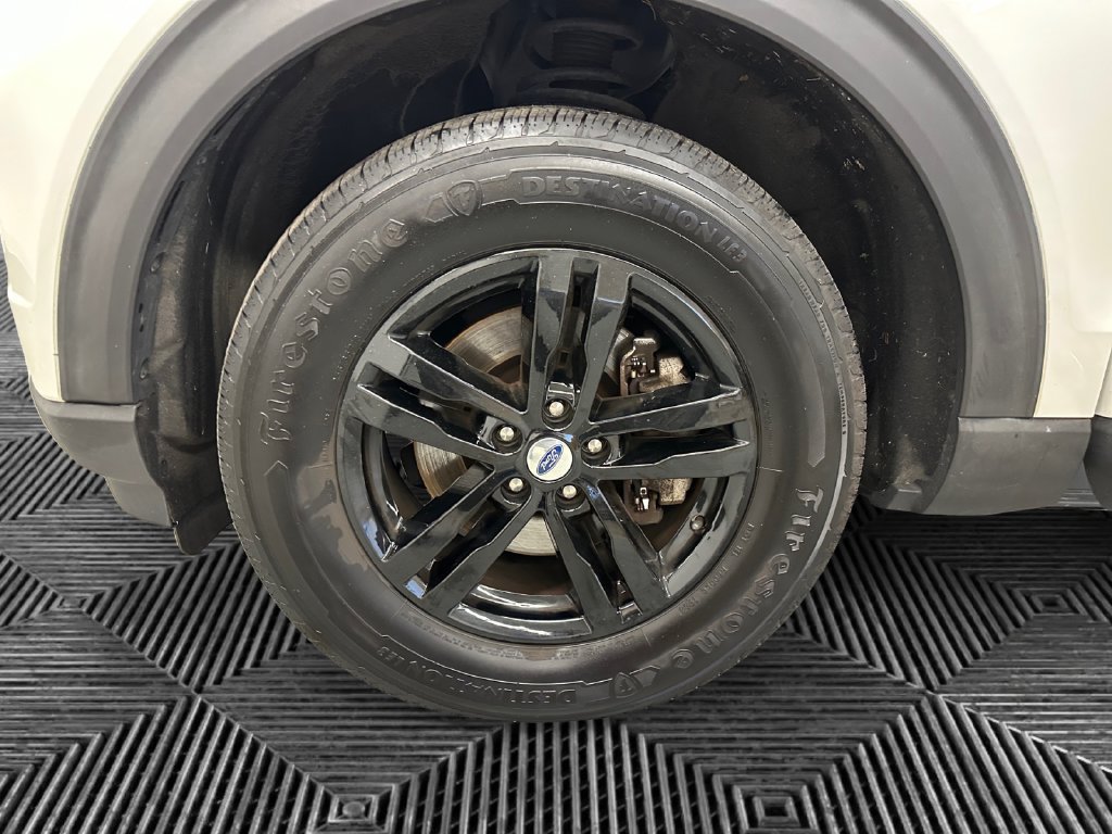 Used 2020 Ford Explorer XLT w/ Equipment Group 202A AWD/4WD image 12