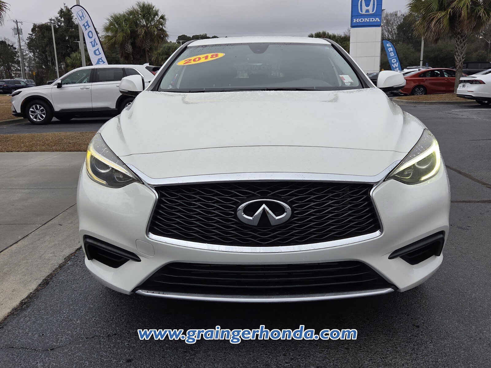 Used 2018 INFINITI QX30 image 2