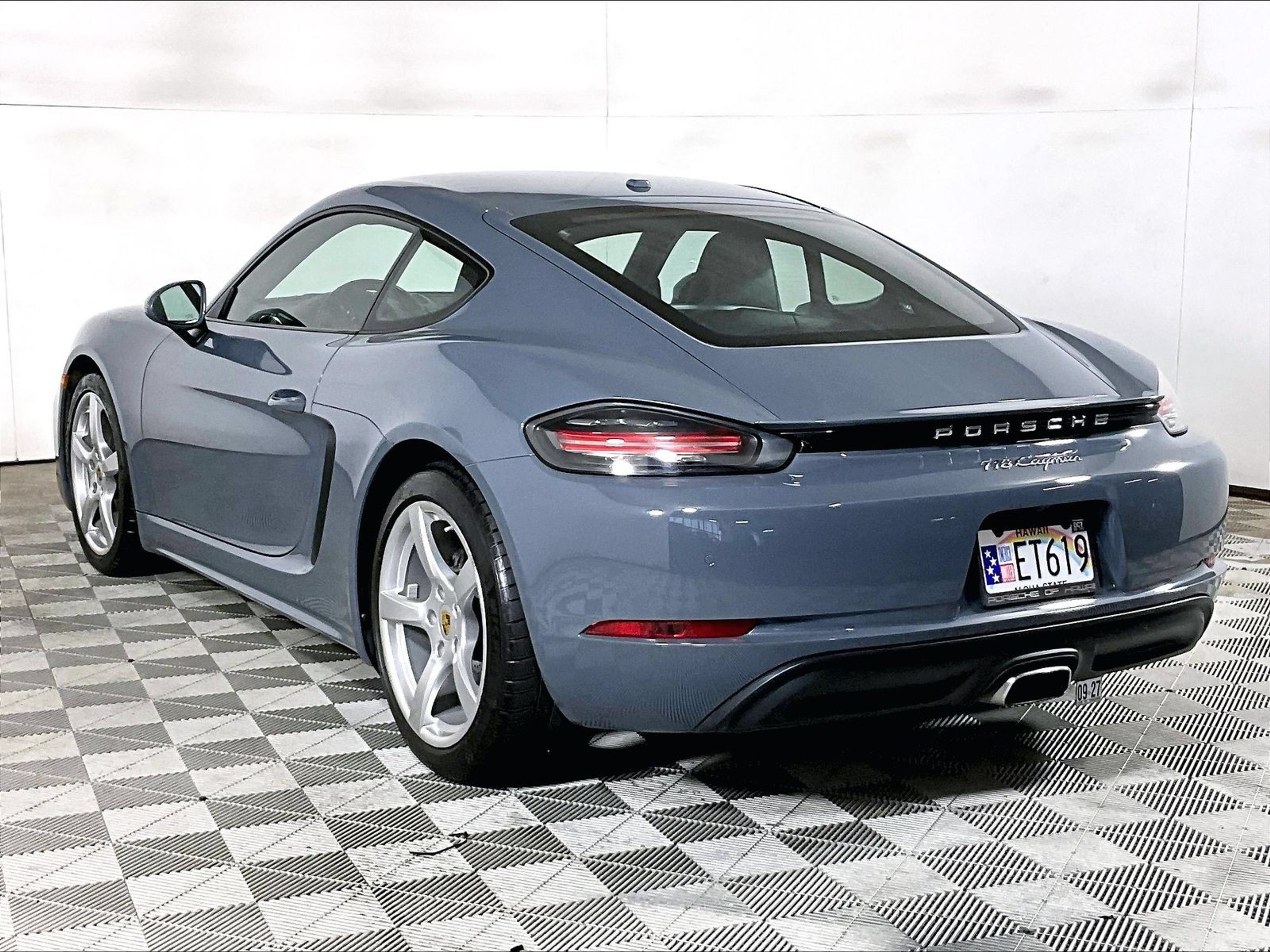 Certified 2018 Porsche 718 Cayman RWD image 3