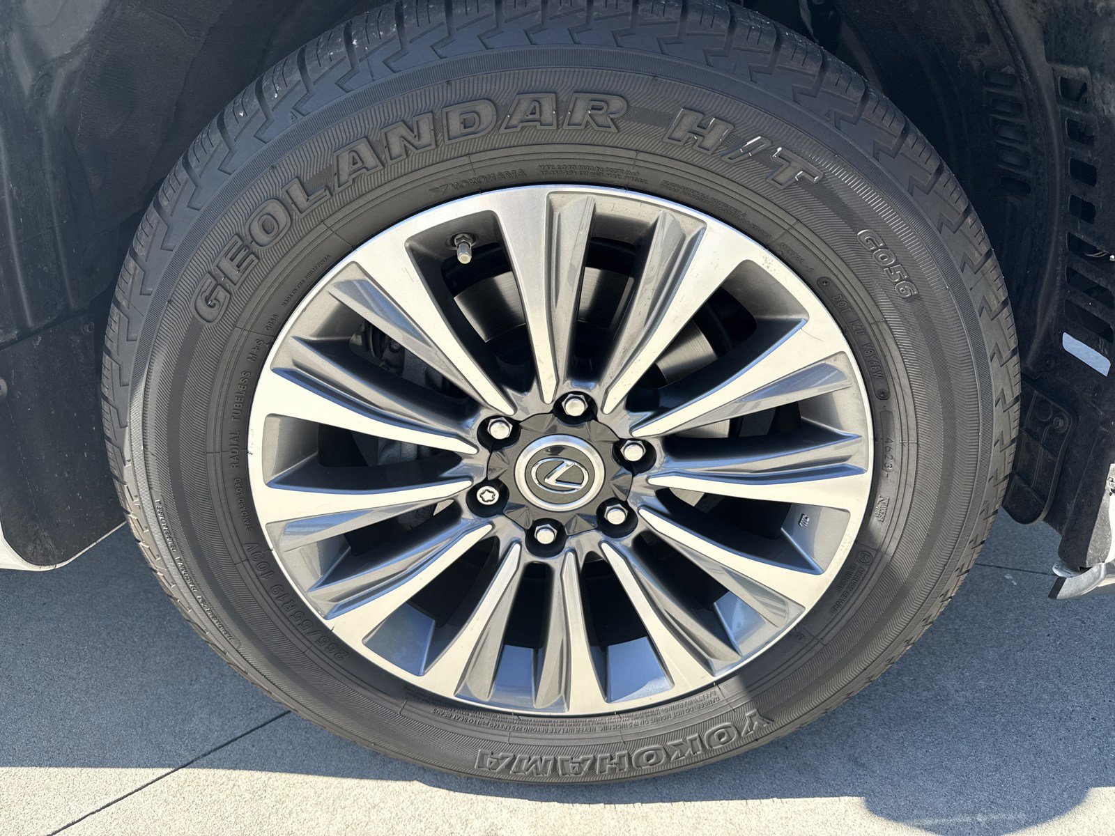 Used 2021 Lexus GX 460 Luxury w/ Sport Design Package AWD/4WD image 11