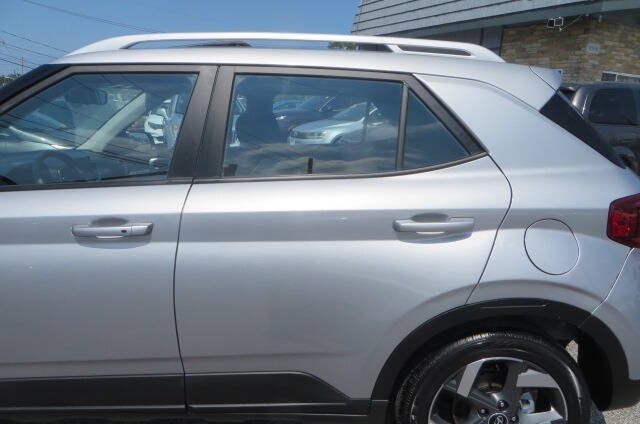 Used 2026 Hyundai Venue SEL FWD image 38