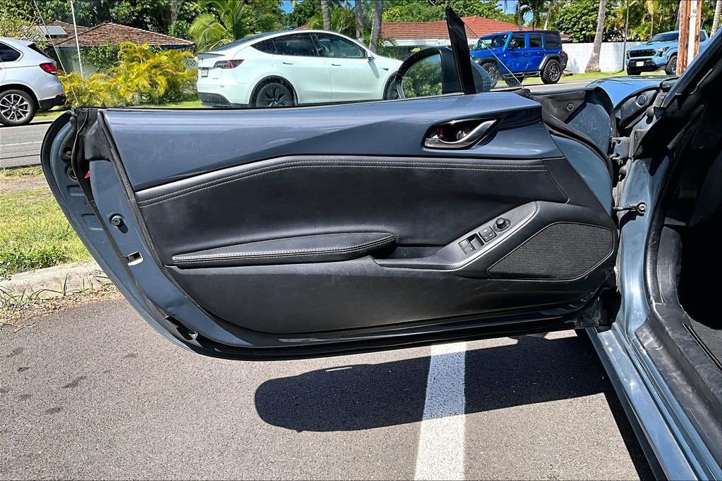 Used 2020 MAZDA MX-5 Miata RF Grand Touring RWD image 18