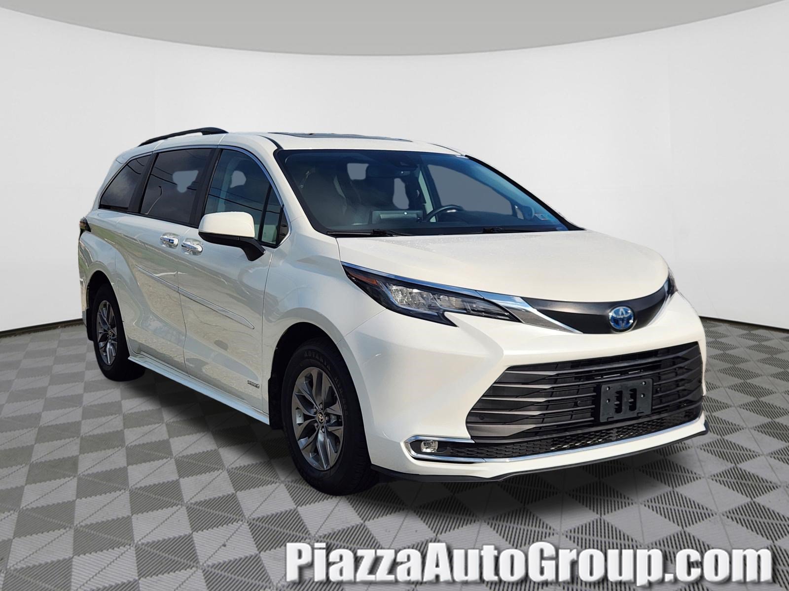 Used 2021 Toyota Sienna XLE w/ XLE Plus Package AWD/4WD image 1