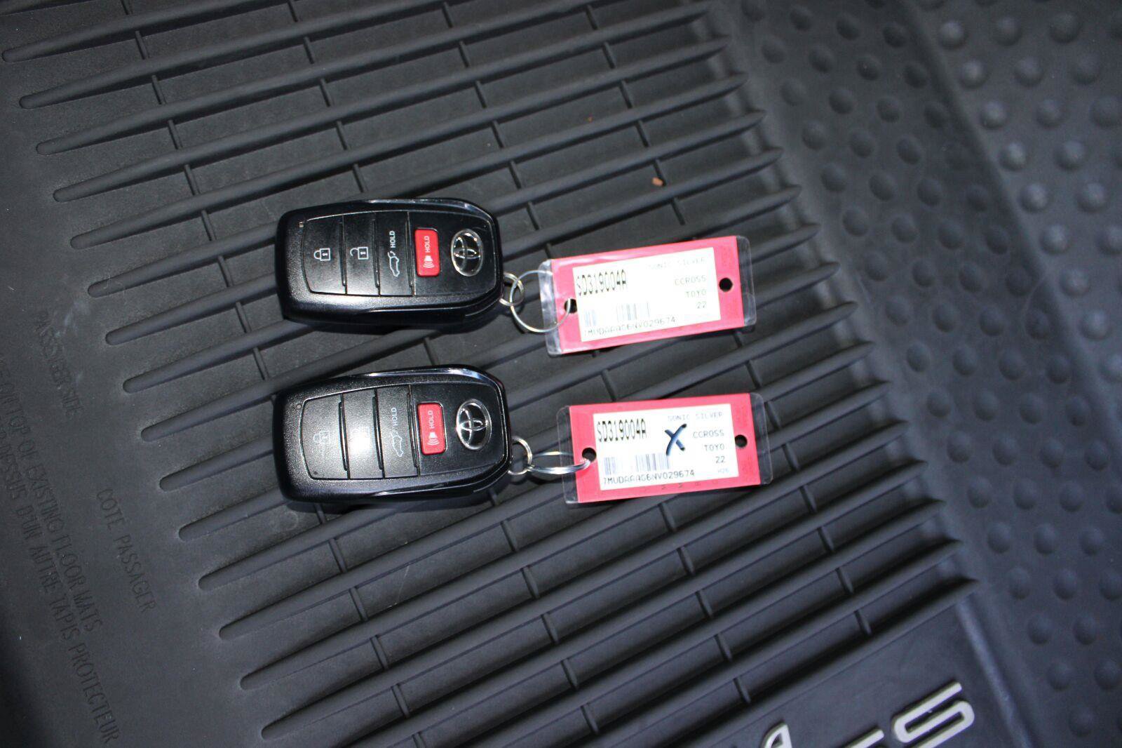 Used 2022 Toyota Corolla Cross XLE w/ Convenience Package FWD image 31