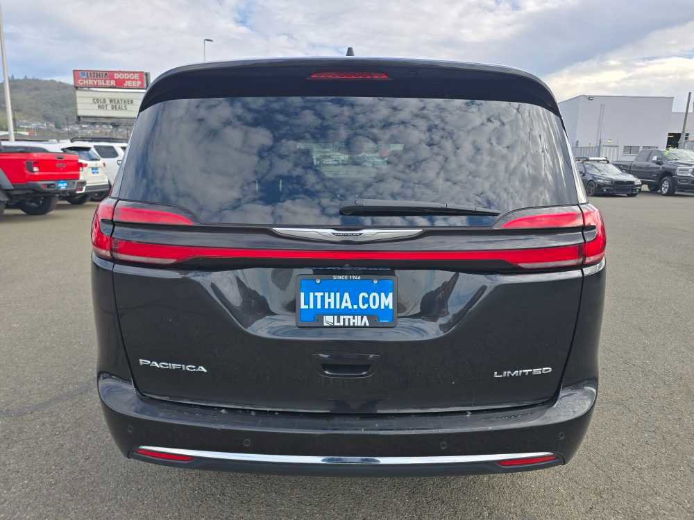 Used 2023 Chrysler Pacifica Limited image 4