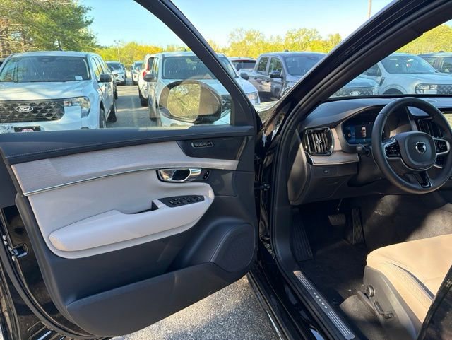 New 2026 Volvo XC90 B6 Plus w/ Protection Package Premier AWD/4WD image 14