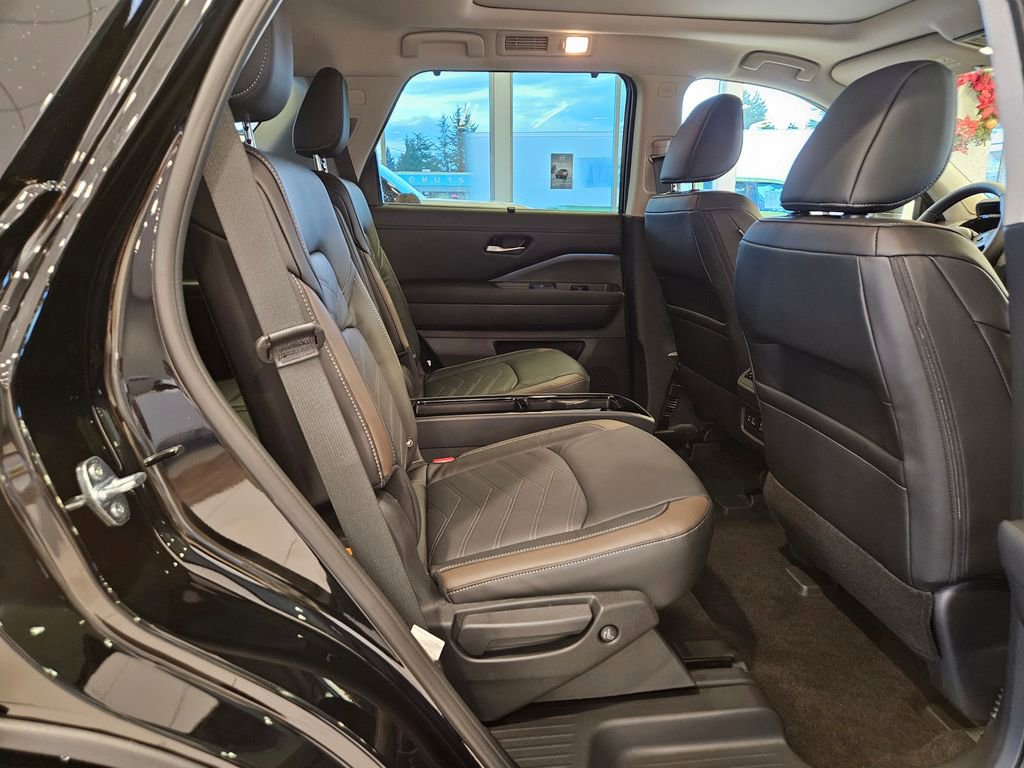New 2025 Nissan Pathfinder Platinum AWD/4WD image 27